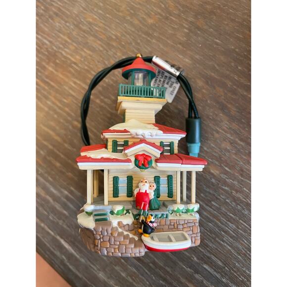 Hallmark Ornament Lighthouse Greetings Magic Collector's Series 2002 - Picture 4 of 5
